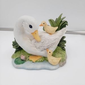 Vintage 1983 Enesco White Duck Mama & Baby Yellow Duckling Pond lily padFigurine